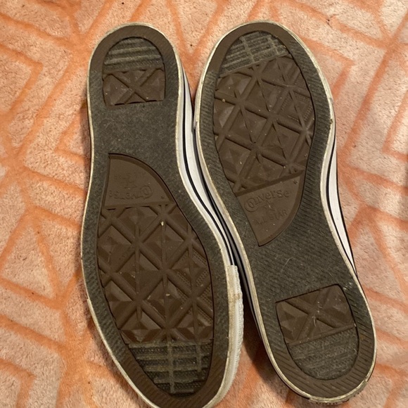 Converse, gently worn. - Picture 2 of 3